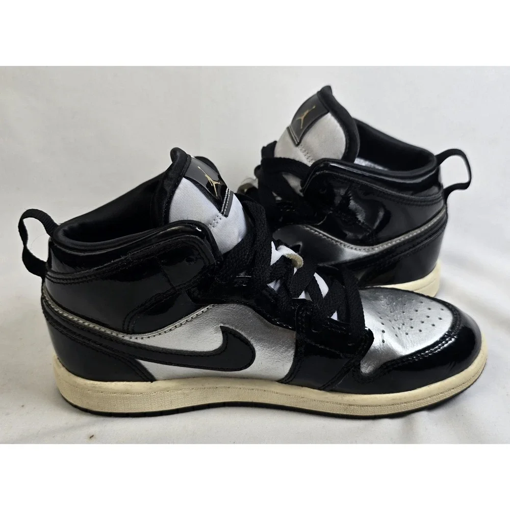 Nike Air Jordan 1 Mid SE Boys Kids Size 2.5Y Sport Black Silver Shoes Sneakers